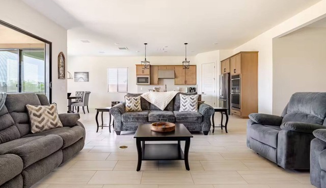 NEW 5BR with Chef’s Kitchen + Game Space Near State Farm Stadium