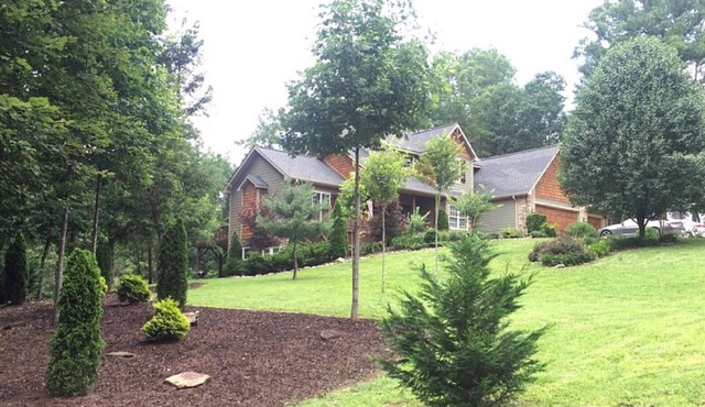 New 5k sq ft 2 acre Art and Craft Country Retreat 5 miles from dwntwn Asheville