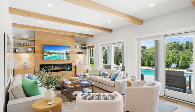 NEW 6-bd home - heated POOL & JEEP. Surfside/south of town