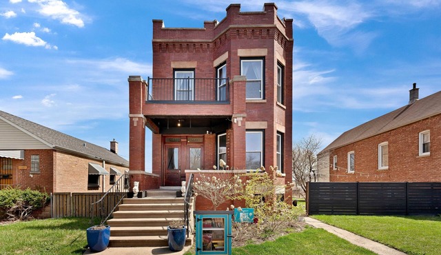 NEW! 6 Bed Whole House in Chicagolands Trendy Berwyn by AllSet Turnover