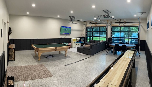 New 6 Bedroom Farm House Style Cabin on Nest Lake With Game Room