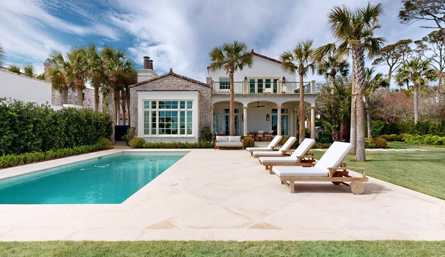 New 6 Bedroom Oceanfront Cottage, Luxury Coastal Living Perfect for Families