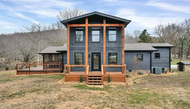 NEW 6 Bedrooms - Two houses and a pavillion on Chickamauga Lake with new dockn