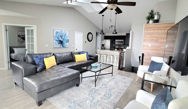 NEW 6bdrms, 6baths; Near Dining, Shops, & Shops. Great for Red Rocks & Downtown!