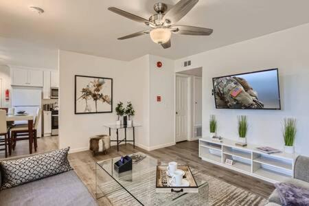 NEW - 6br home in Oceanside w Games BBQ Outdoor Seating