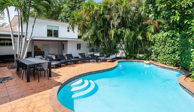NEW 6BR Tropic Lux Casa with Private Pool, Billiards, Sand Volleyball & More!