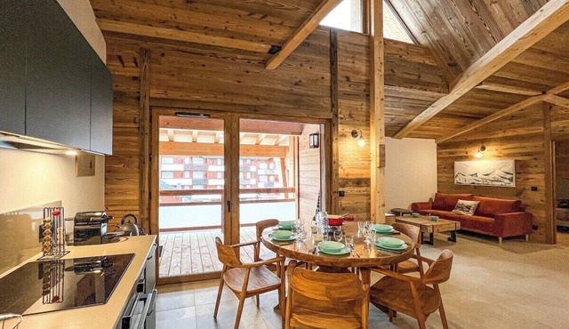 New 6p Apt | Ski-in/out & Central