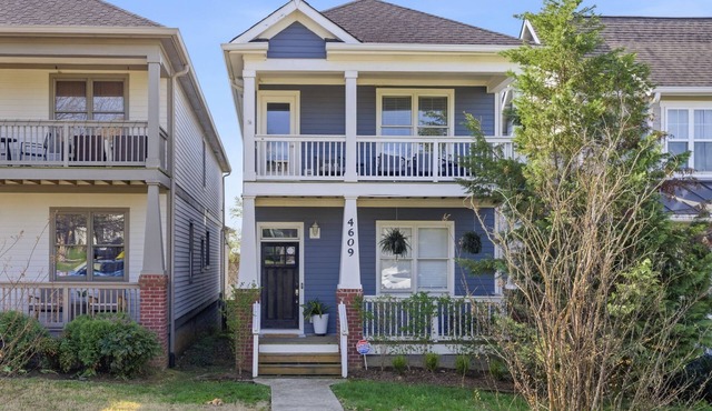NEW 7 mins to Broadway Sleeps 8