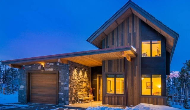 NEW! 7 Rolling Ridge 6-Bedroom Home with Mountain view