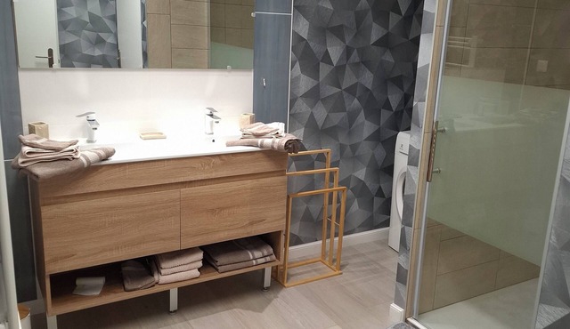 NEW 70m2 fully-equipped apartment in quiet neighborhood