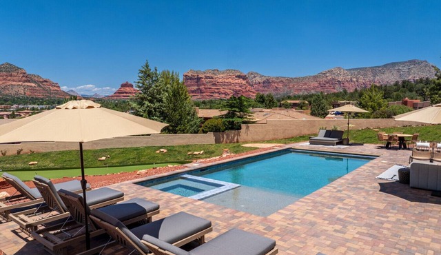 *New* 8-Bedroom Red Rock Retreat l Pool l Hot Tub l Pickleball l Playground l Putting Green