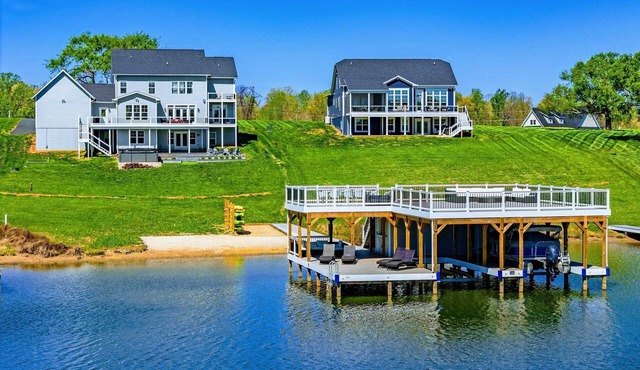 NEW 8BR Lakefront Lake Anna, Dock, & Swim Spa