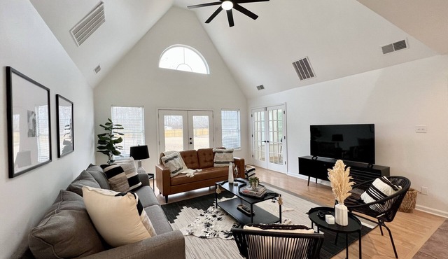 NEW! 901 Country Charm - Minutes from Memphis, TN!