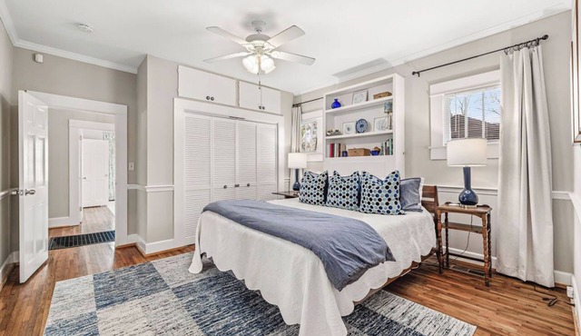 NEW! A Blue Porch ~ Walk to Square ~ Spring Savings ~Sleeps 4