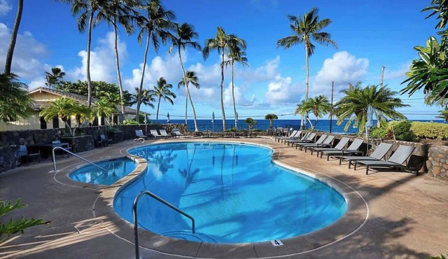 NEW A/C - Two Bedroom Sleep 6 with Pool steps to Ocean and Amazing Sunsets!