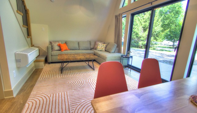 New A-Frame Cabin by Des Moines: Chicory theme