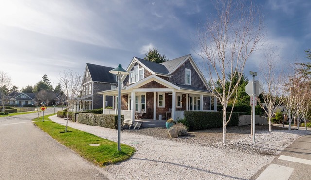 *NEW* A House By The Sea has a private hot tub and fire pit!