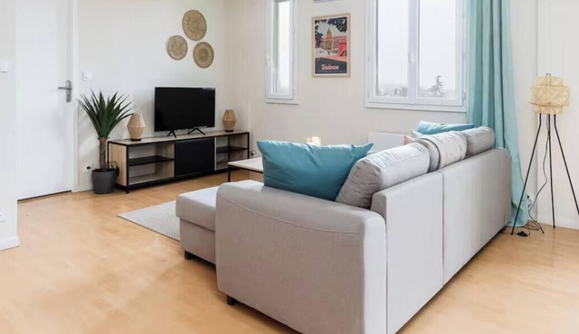 NEW! A pair of two-bed apartments with outdoor spaces and parking by the Garonne