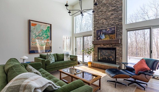 NEW: A Sleek Glass Walled Retreat in Narrowsburg
