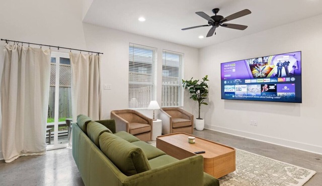 NEW Acadian House Lux KING Bds Arcade Garage 85"TV