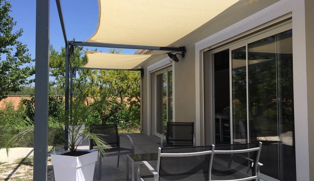 New Ad - Charming quiet house, air conditioning, shared pool