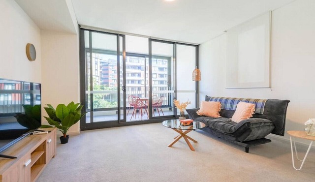 New! Adorable One Bedroom Apt in heart of WWP