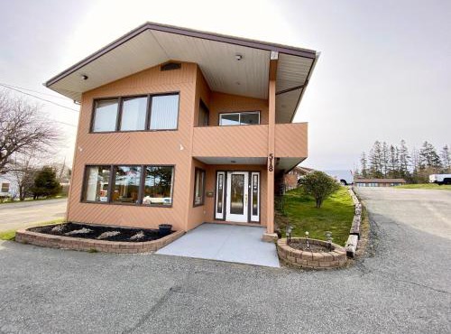 New Age Inn - Voyageur Motel