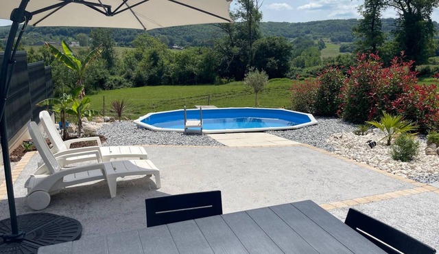 New, air-conditioned house on 1st floor with private pool, quiet location