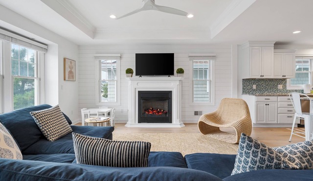 New Airy 4BR. Walk to the beach & bay