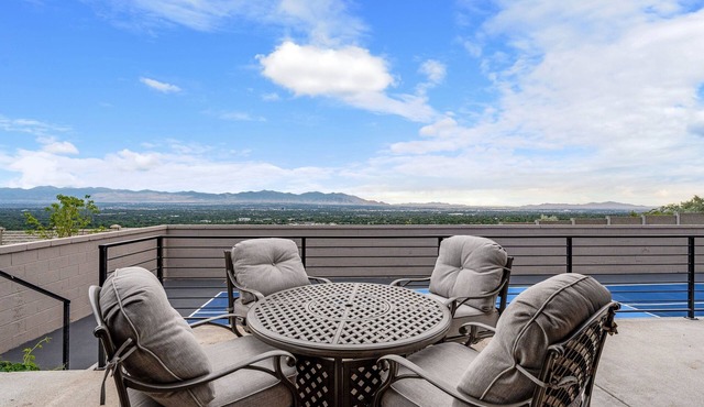 NEW! All-New Luxe Stay Views, Sauna & Hot Tub