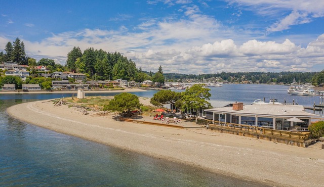 NEW- Amazing Lighthouse Beach Waterfront Homes sleeps 14