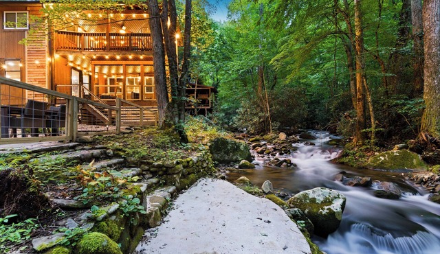 New! Amazing Running Creek! New Build w/Hot Tub!