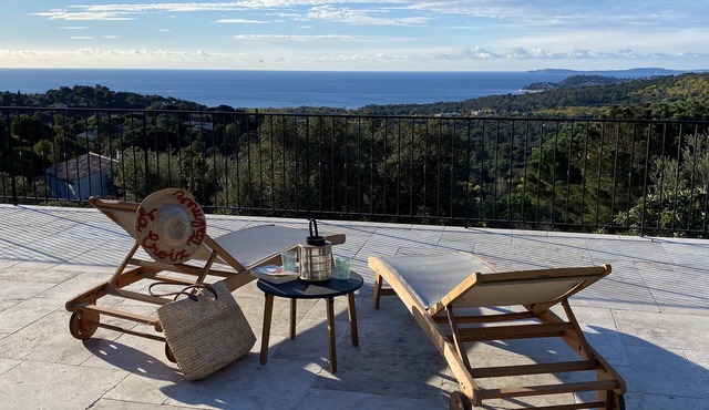 NEW! Amazing sea view, high standing renovated villa with large swimming-pool