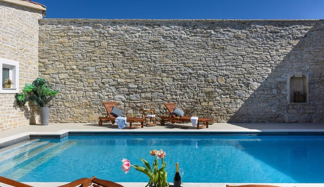 New amazing villa Granar, private pool, sauna & game room, 4 bedrooms, 2 kitchen