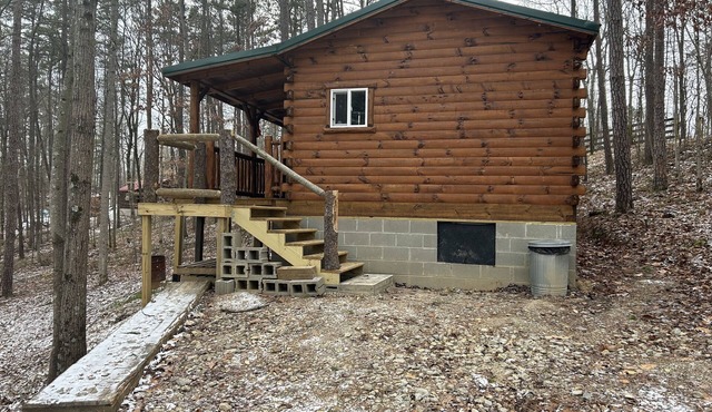 New Amish built log cabin near hocking hills & tar hollow, atvs & pet friendly