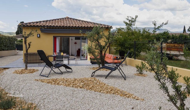 New and independent cottage in Drôme provençale