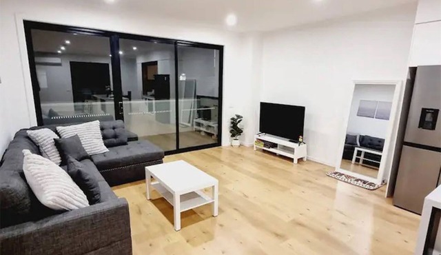 New and Modern Family Home by the Beach. Pet friendly!