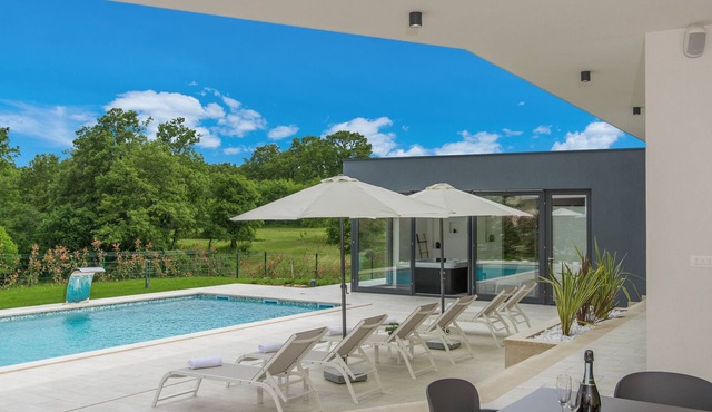 New and modern villa with private pool and jacuzzi in central Istria