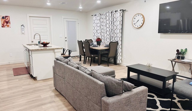 New and Sweet comfy 3 Bedroom 2 baths 6 beds home in Odessa with TV in each room