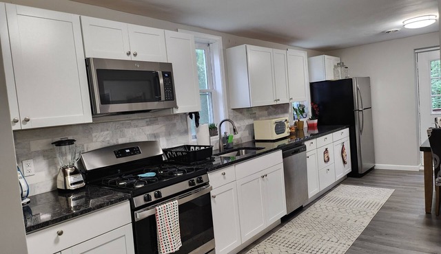 New and updated city escape,quite area,family-friendly