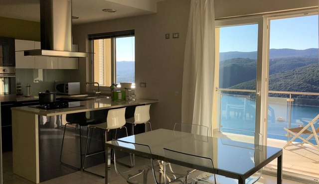 New apartment (128m2), terrace, sea view, A/C, Free Wifi & parking