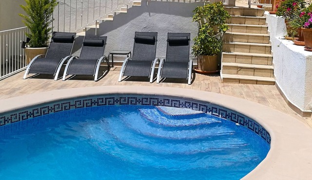 NEW APARTMENT (a pool for two apartment) SMALL GARDEN SEA VIEW