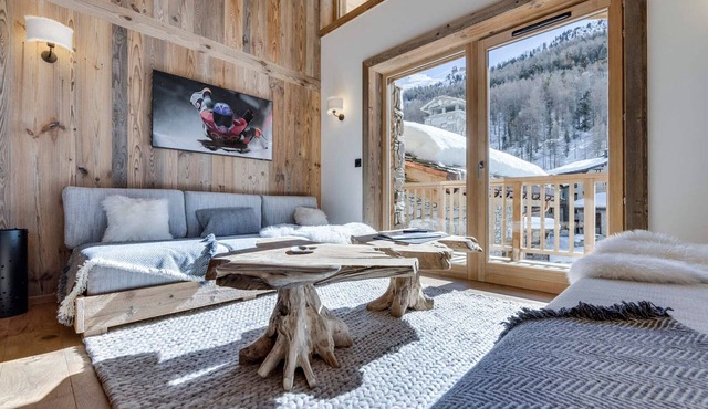 New Apartment, Close to the Slopes - Fireplace, Parking, and Modern Amenities