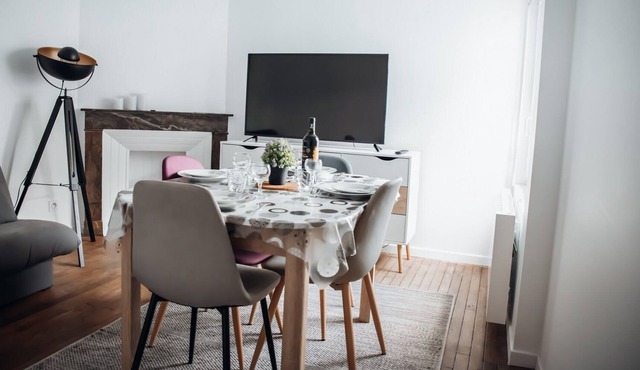 new apartment downtown at the foot of the shops