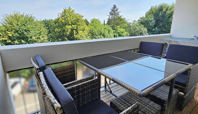 New apartment for 8/9 people in the heart of Dinan (with parking)