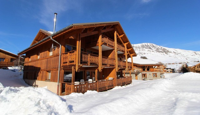 New apartment in a small chalet, 500 ft away from the slopes and facilities