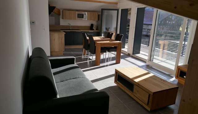 New apartment in quiet residence between lake and mountains