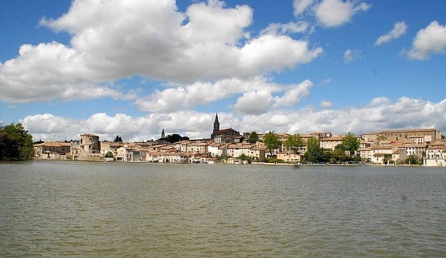 NEW APARTMENT NEAR CANAL DU MIDI AND TOWN CENTER, TOTALLY SELF-CONTAINED