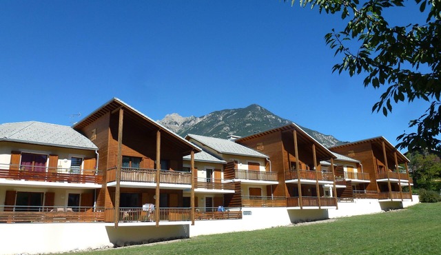 New apartment, near the ski resorts, due south, beautiful view of Risoul.