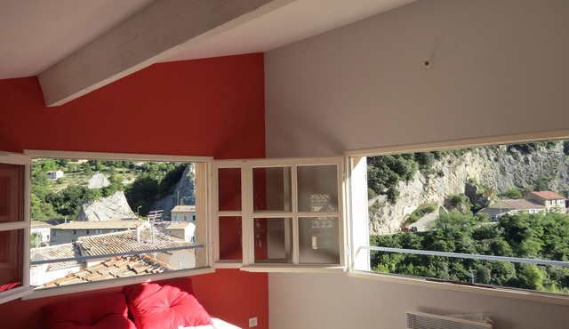 New apartment next to the Roman bridge, unique views, terrace without screws vi